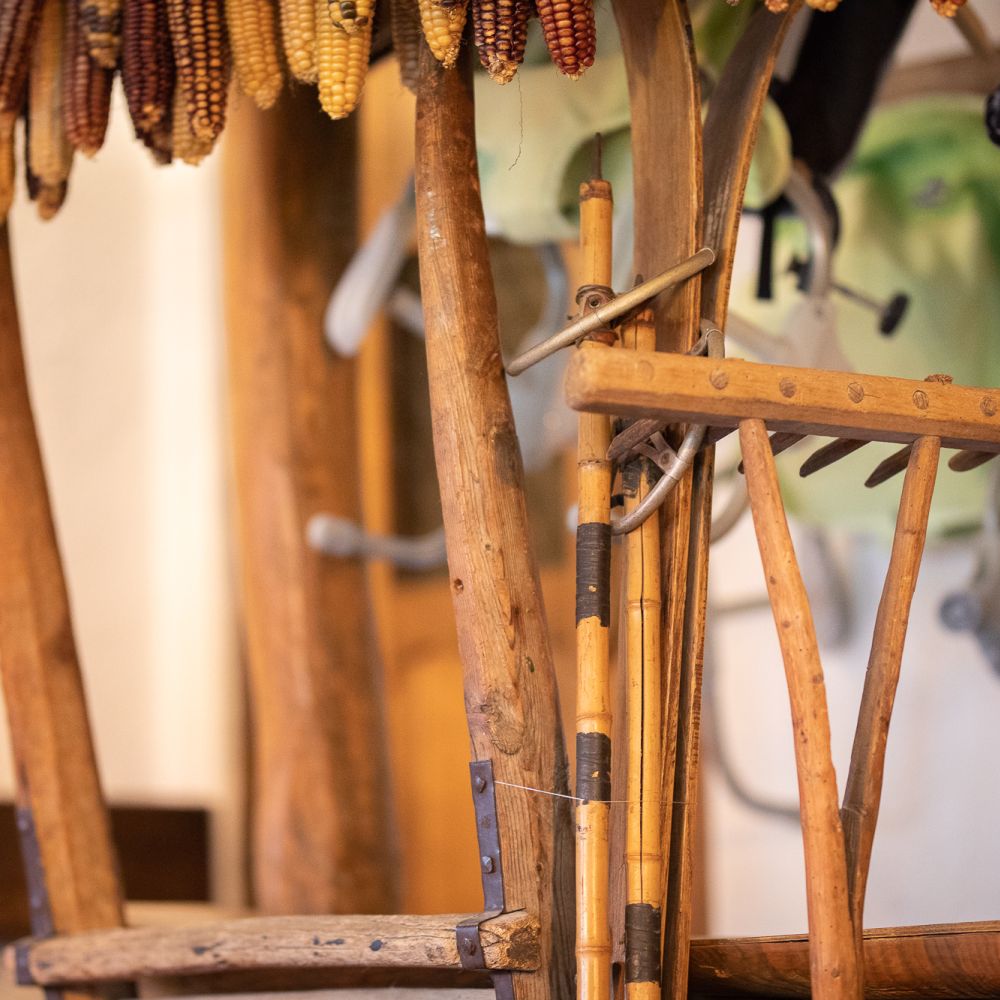 Ehrwald Restaurant Holzerstubn Deko Rechen Ski