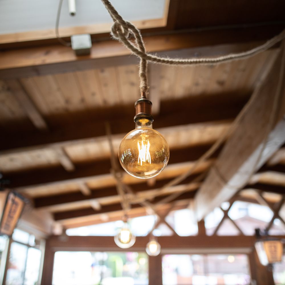 Ehrwald Restaurant Holzerstubn Detail Lampe