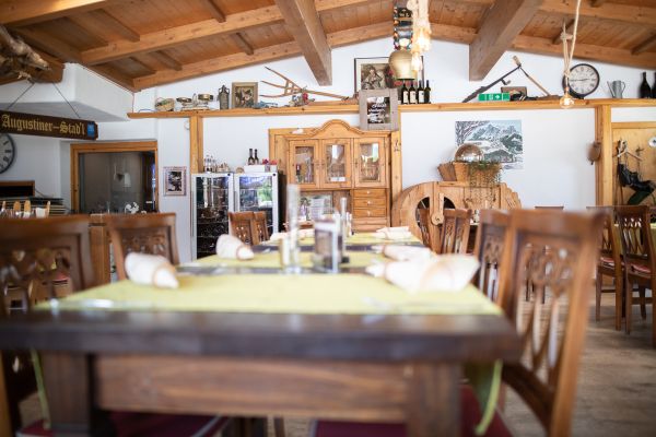 Ehrwald Restaurant Holzerstubn Bierstadl Im Wintergarten