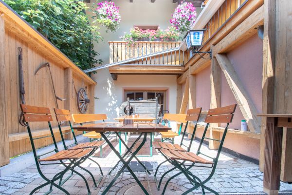 Ehrwald Restaurant Holzerstubn Ecke Biergarten