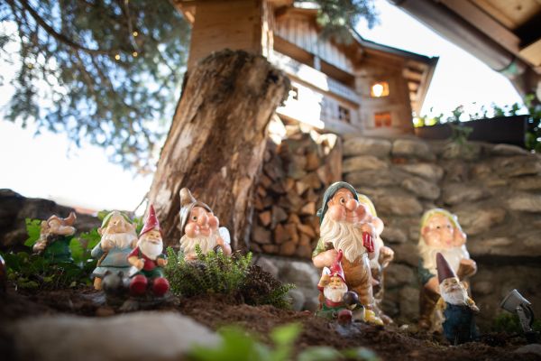Ehrwald Restaurant Holzerstubn Gartenzwerge Deko