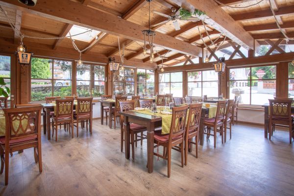 Ehrwald Restaurant Holzerstubn Wintergarten