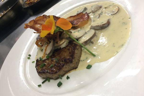 Restaurant Holzerstubn Ehrwald Steak Mit Champignonsauce